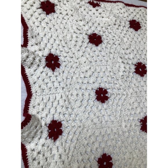 Vintage 52 x 38 Inch White and Red Floral Handmade Afghan Blanket - Picture 11 of 12